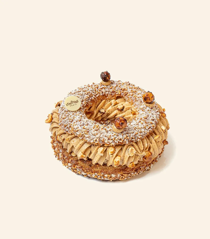 Lenôtre Paris-Brest mit Haselnuss, ein Kranz aus Brandteig mit Praliné-Creme und karamellisierten Haselnüssen, Foto von Lenôtre